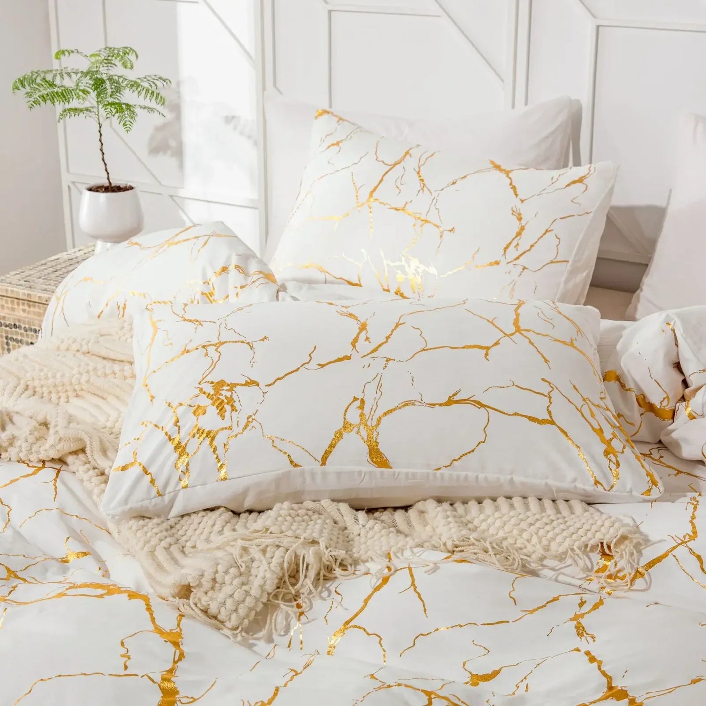 White & Gold Marble Duvet Cover Set – Modern Luxury Bedding Ensemble